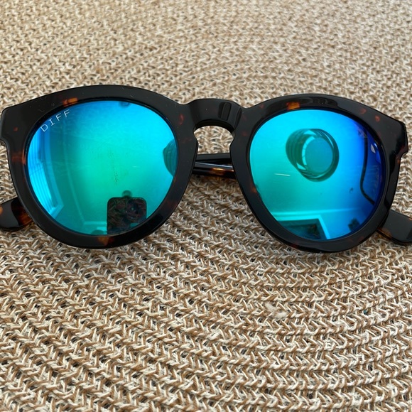 DIFF Dime II Sunglasses - Picture 1 of 3